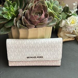Michael Kors Jet Set Travel Large Trifold Wallet